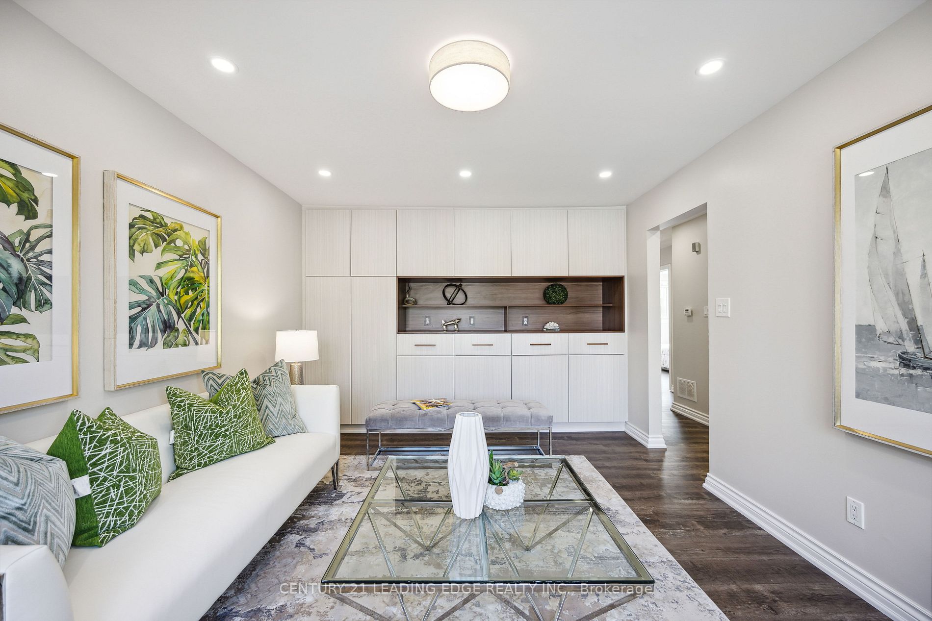 961 Roundelay Drive