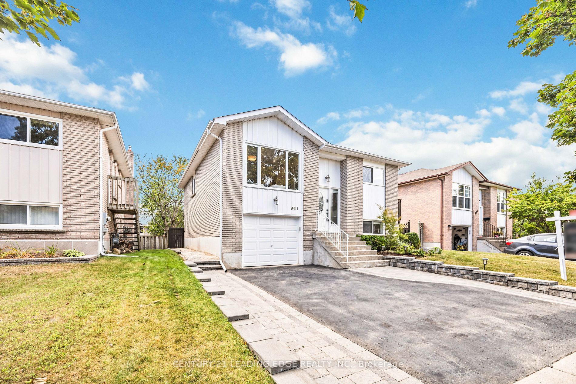 961 Roundelay Drive