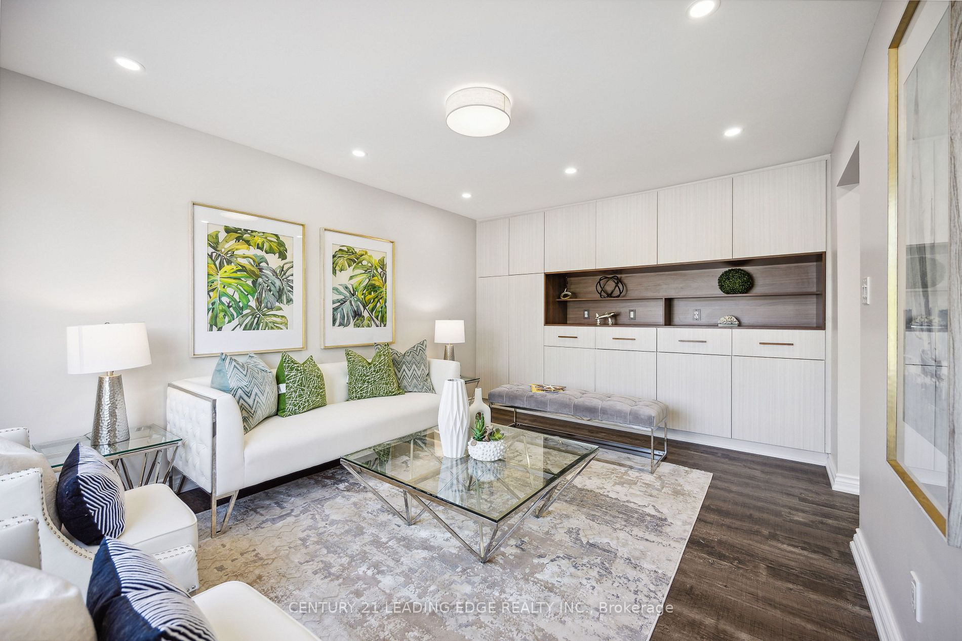 961 Roundelay Drive