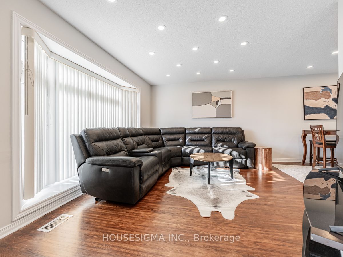 897 Kronso Blvd