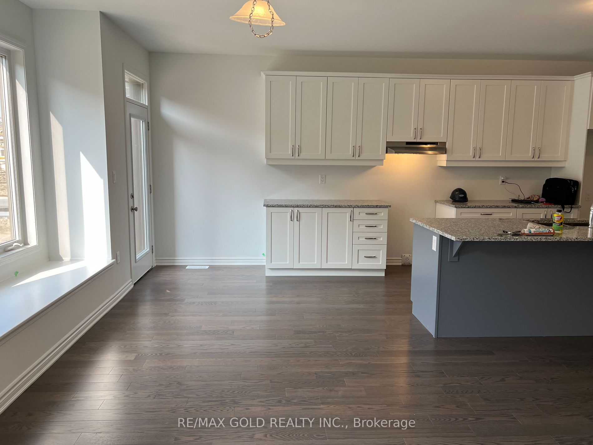 1582 Honey Locust Pl