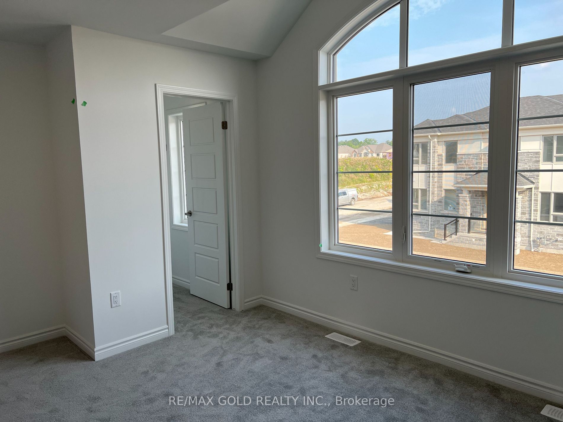 1582 Honey Locust Pl