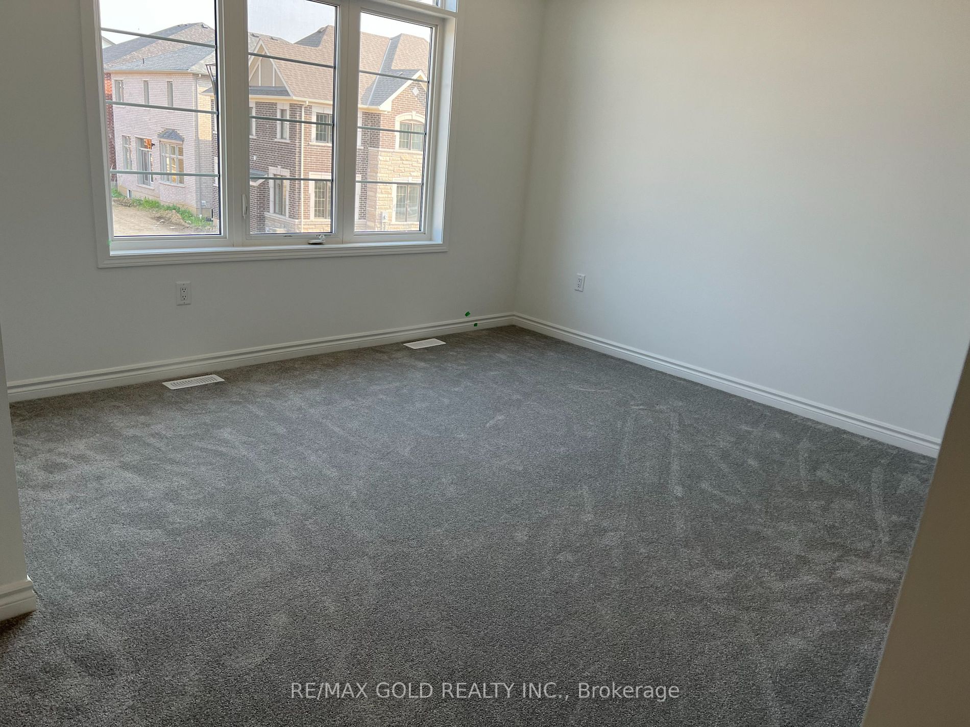 1582 Honey Locust Pl