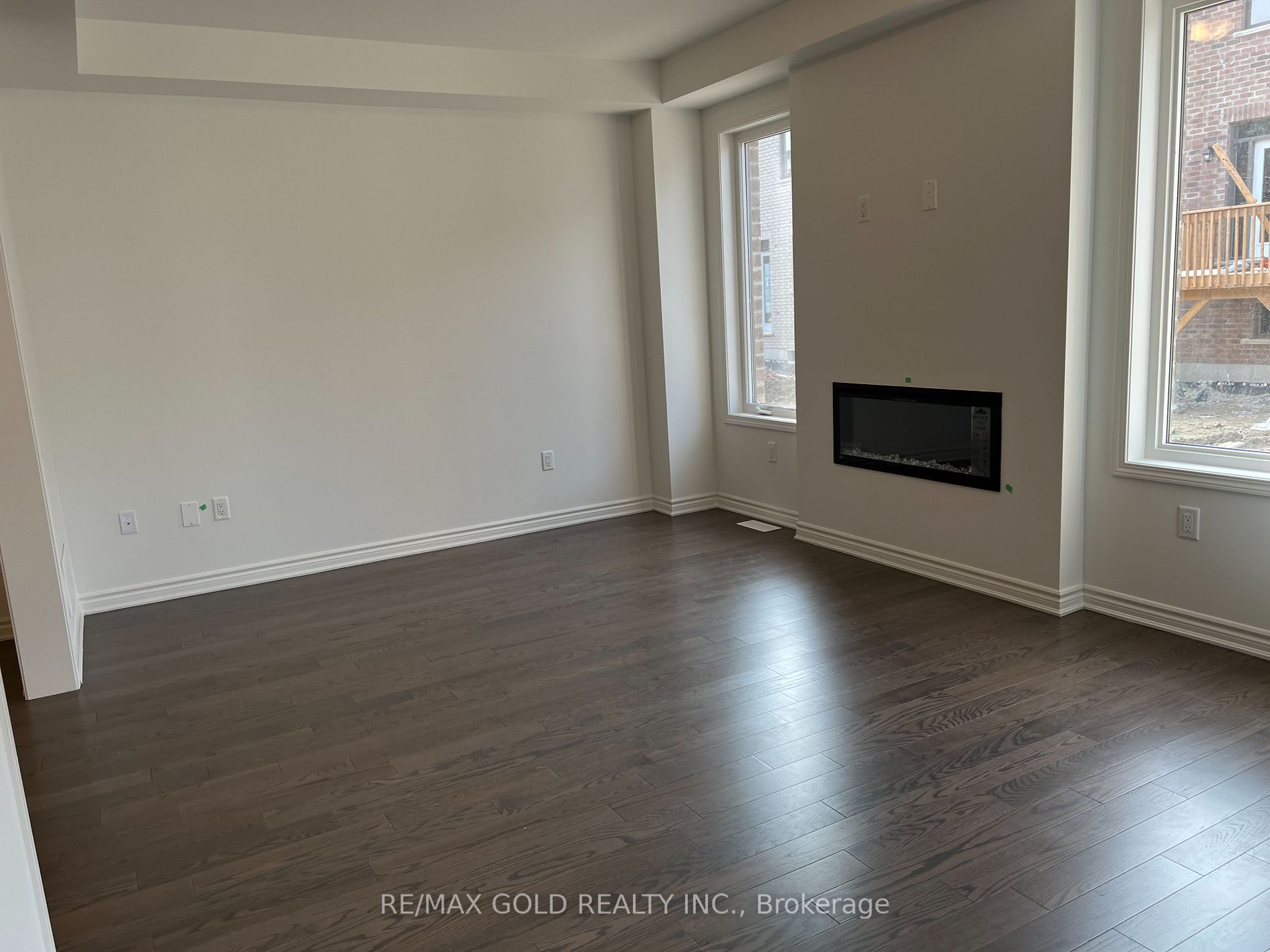 1582 Honey Locust Pl