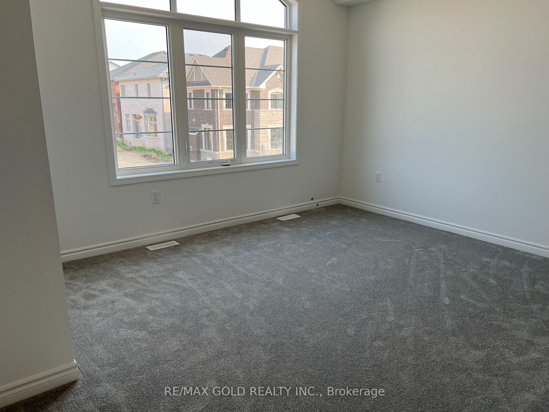 1582 Honey Locust Pl
