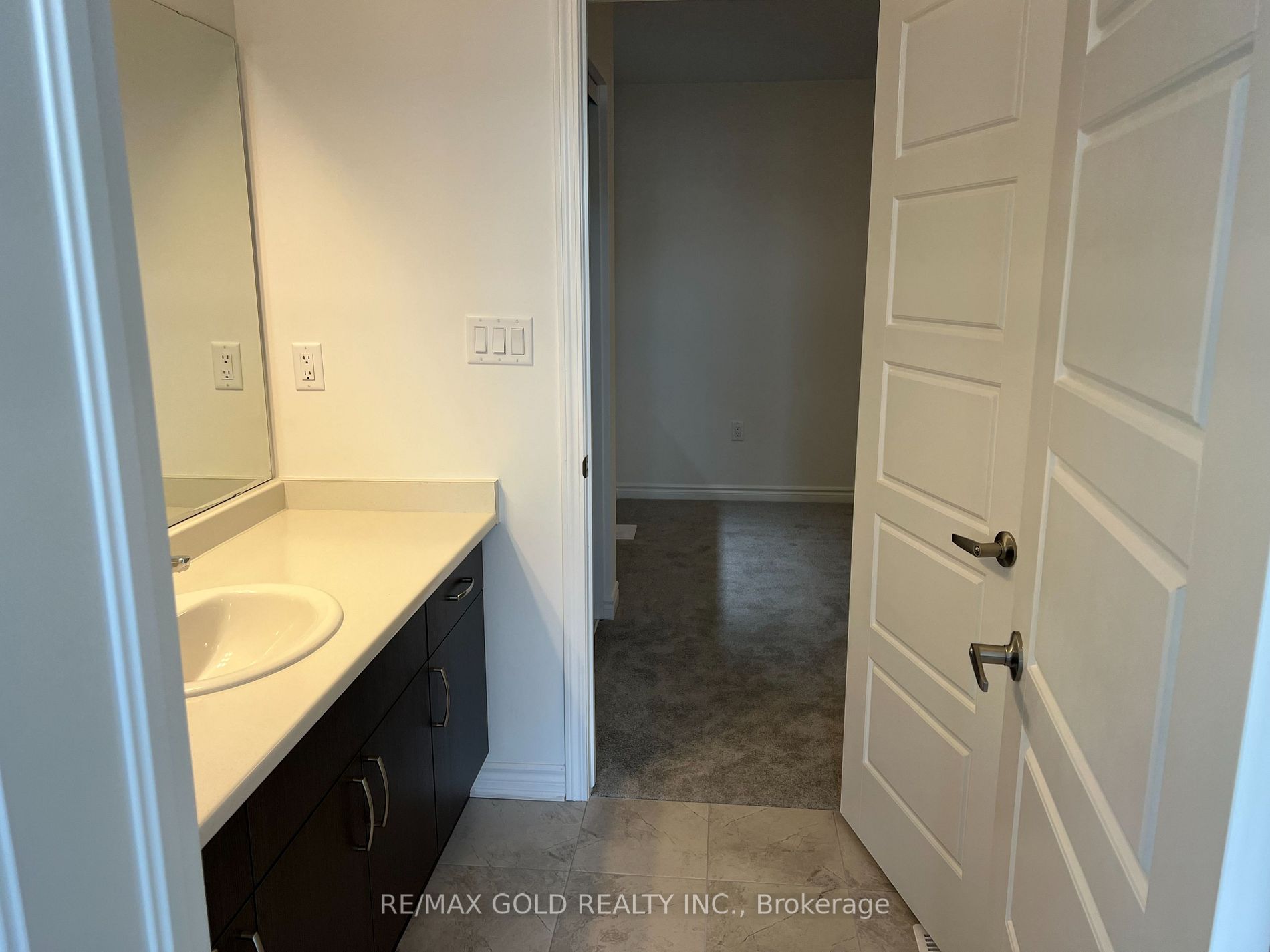 1582 Honey Locust Pl