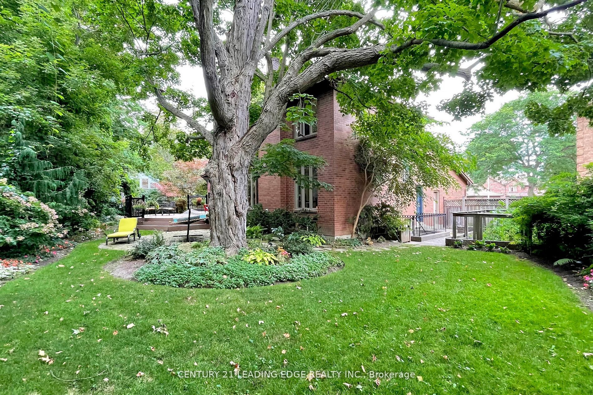 12 Stornoway Crt