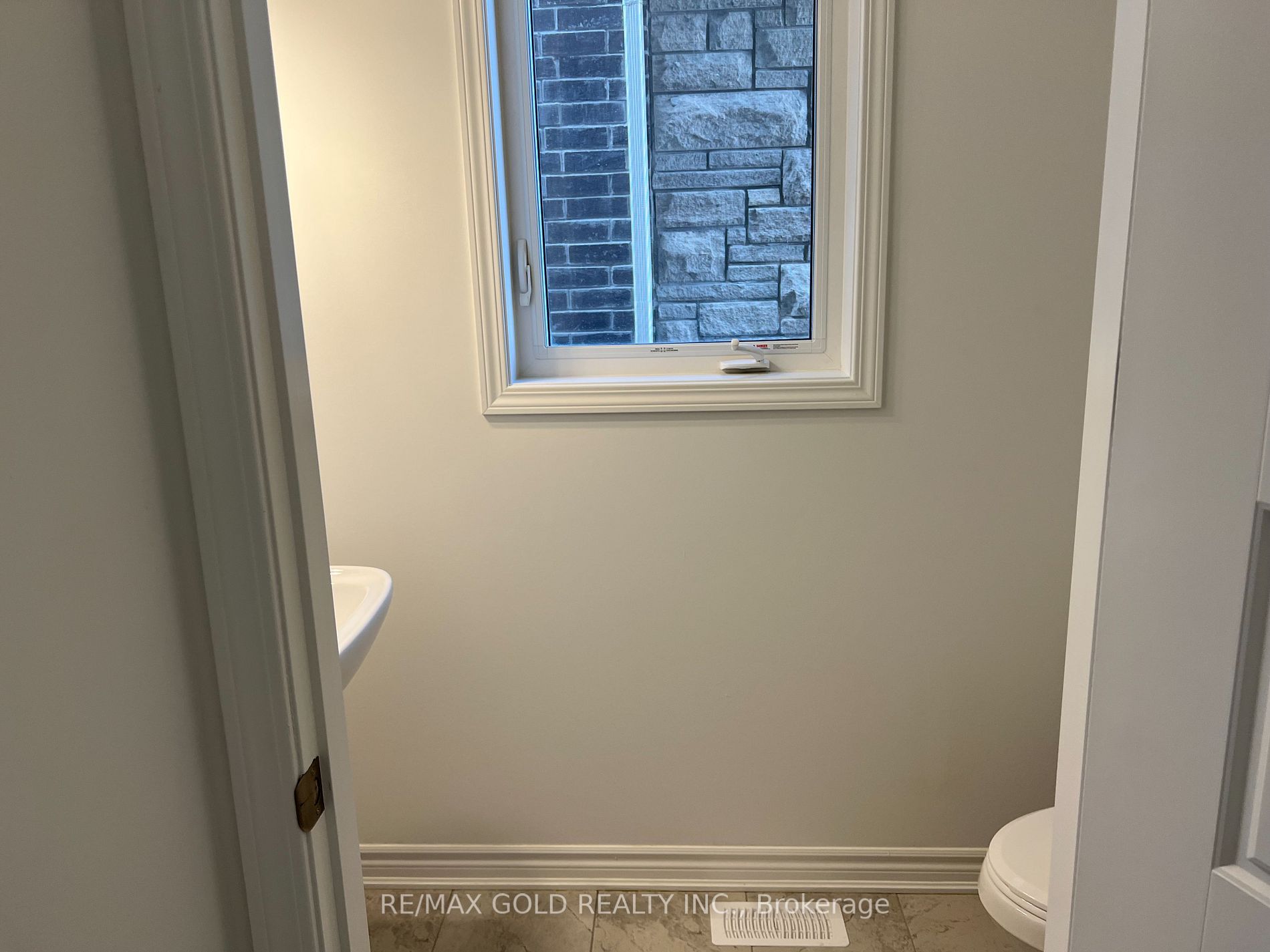 1582 Honey Locust Pl