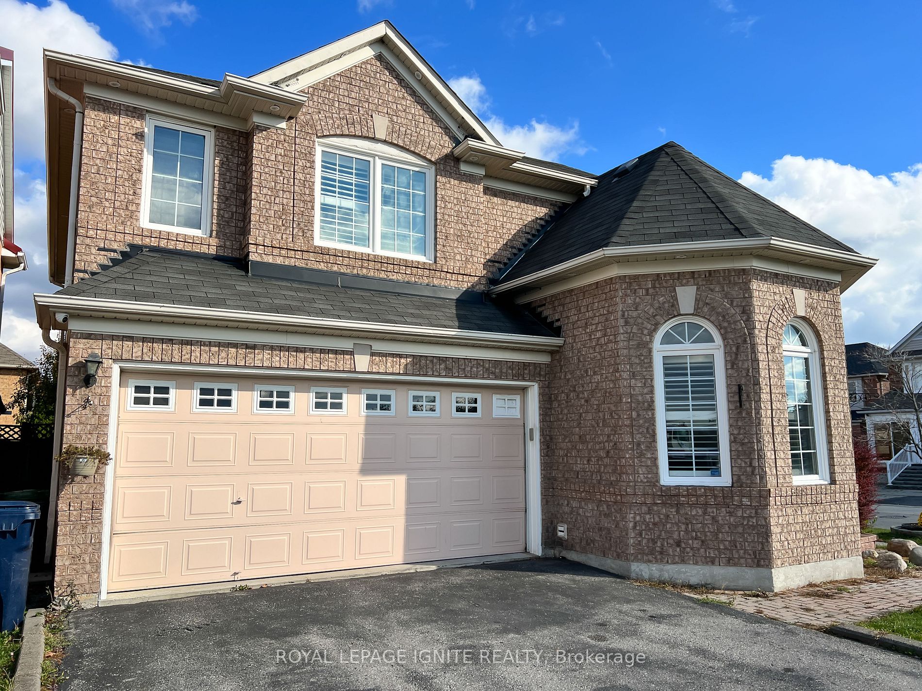 6 Trumpeter St