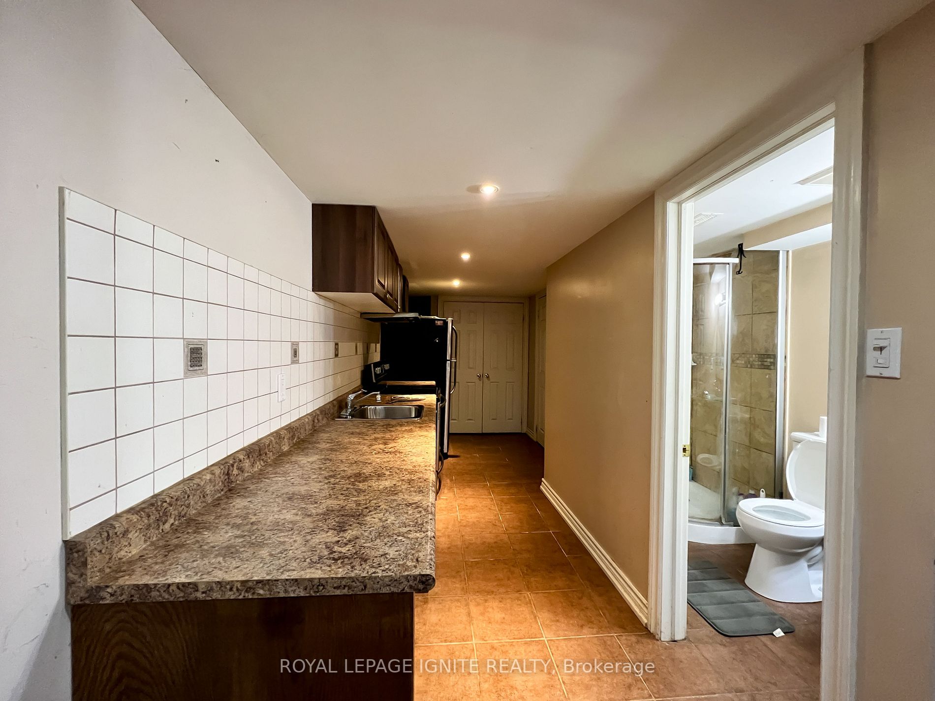 6 Trumpeter St