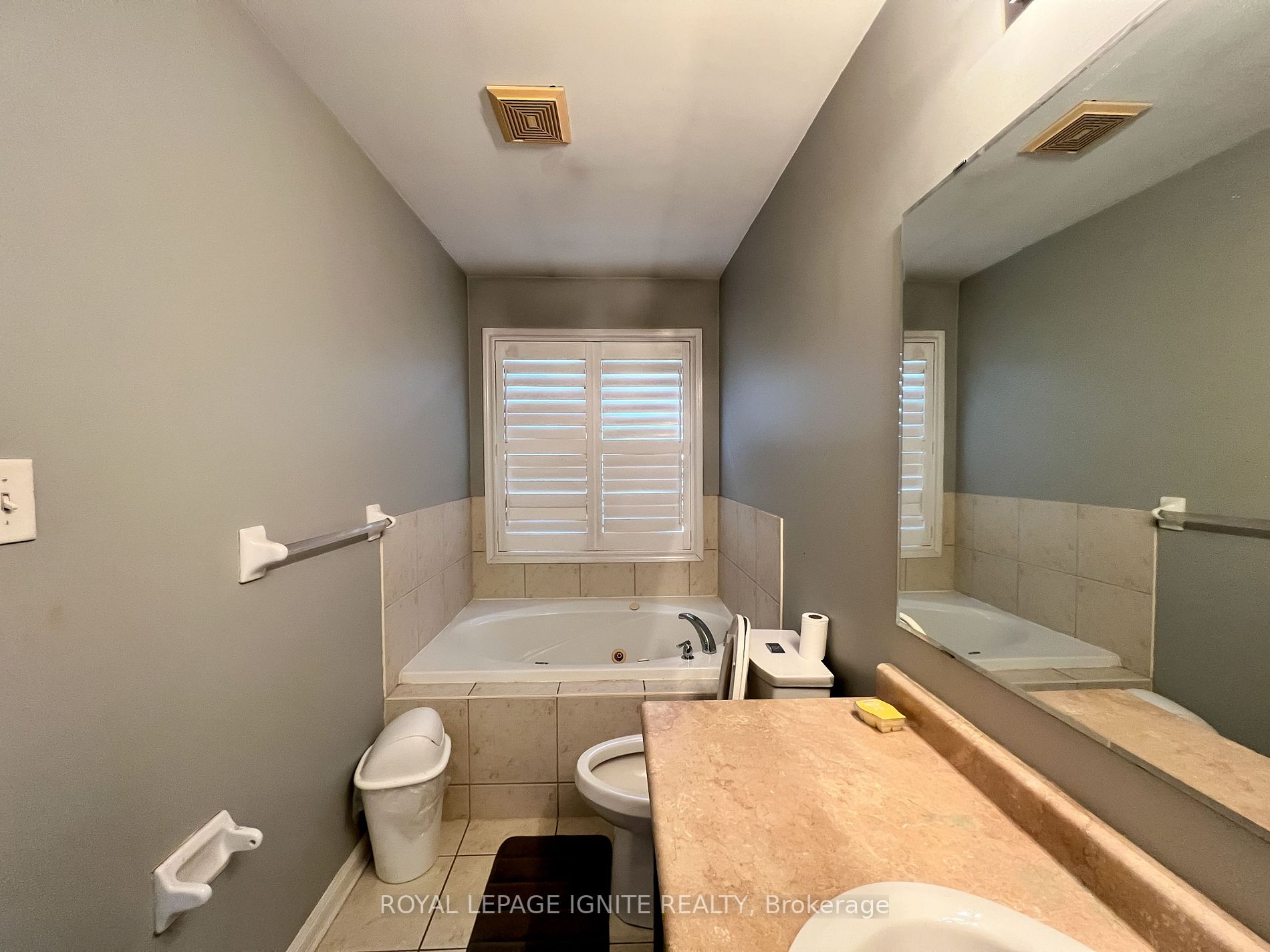 6 Trumpeter St