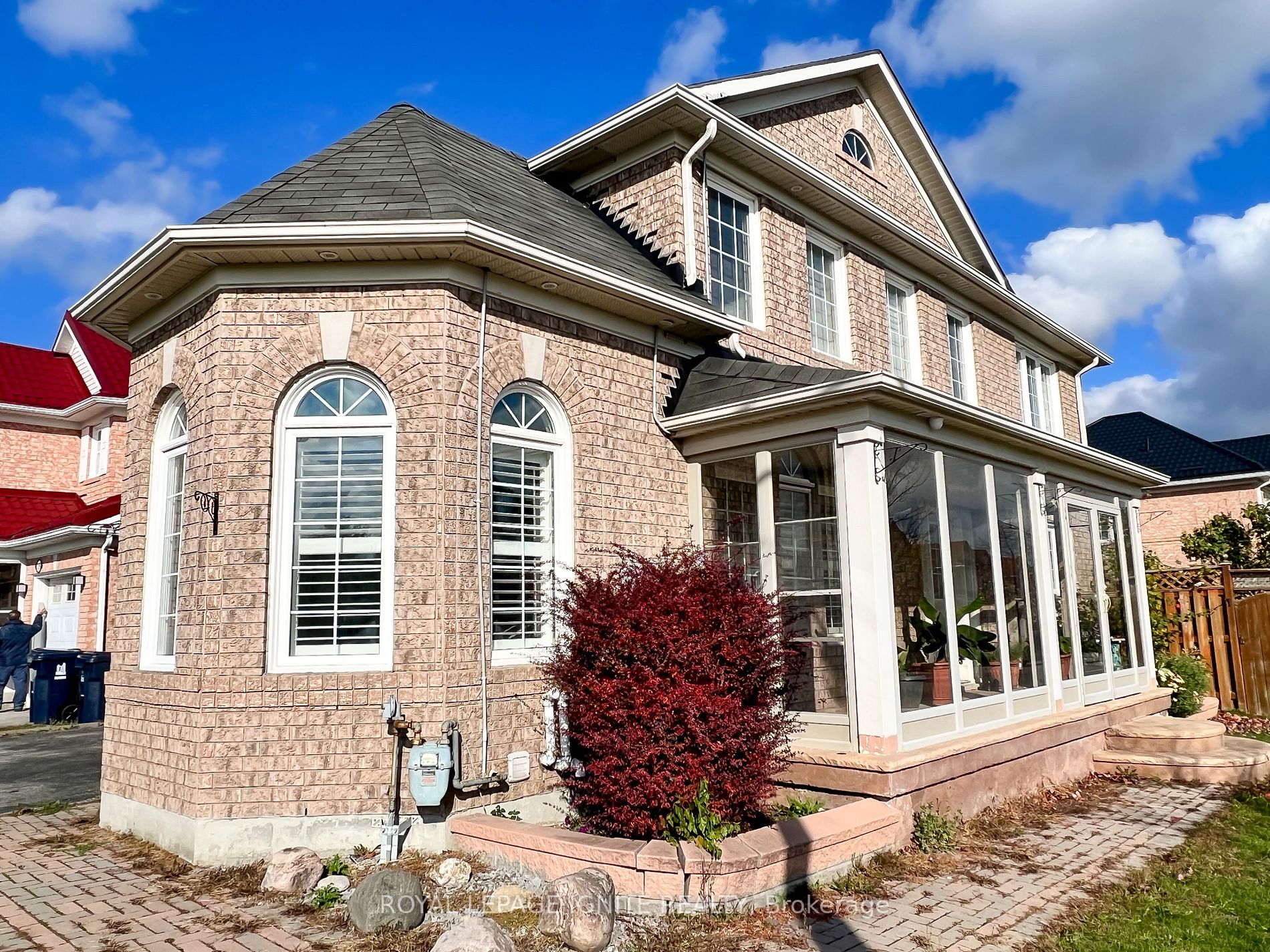 6 Trumpeter St