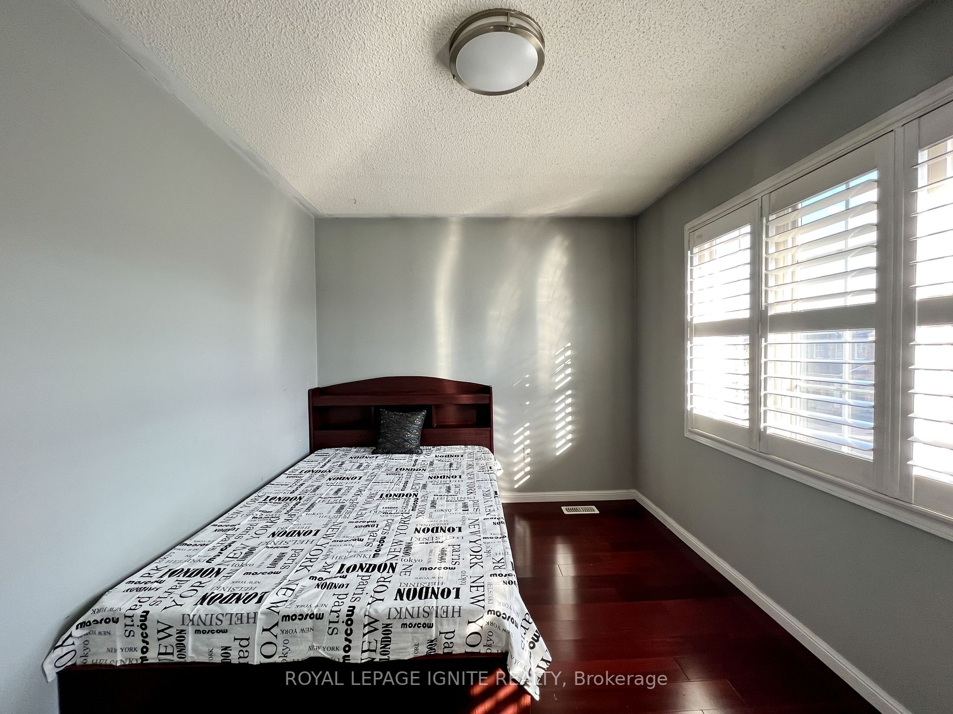 6 Trumpeter St