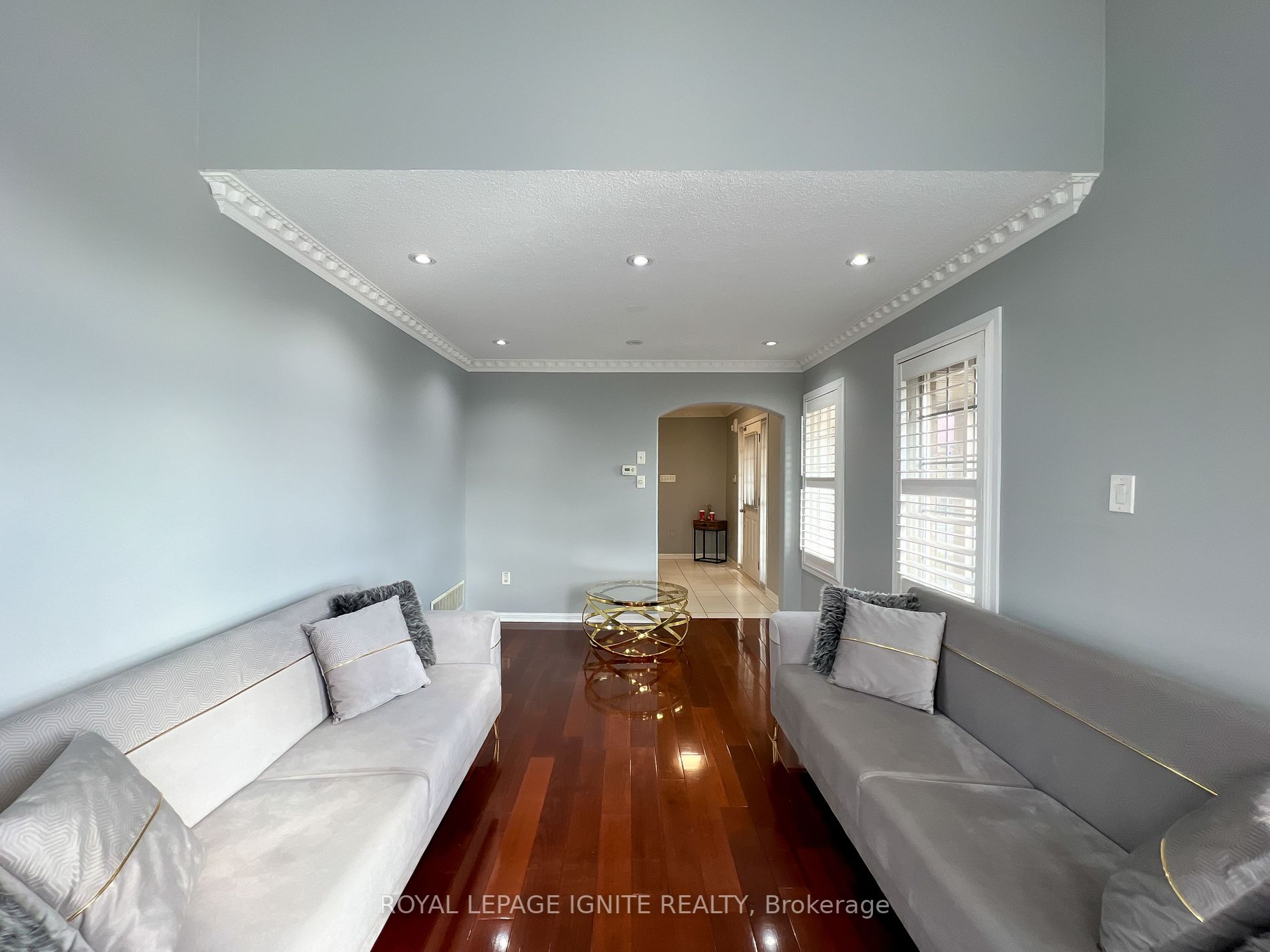6 Trumpeter St