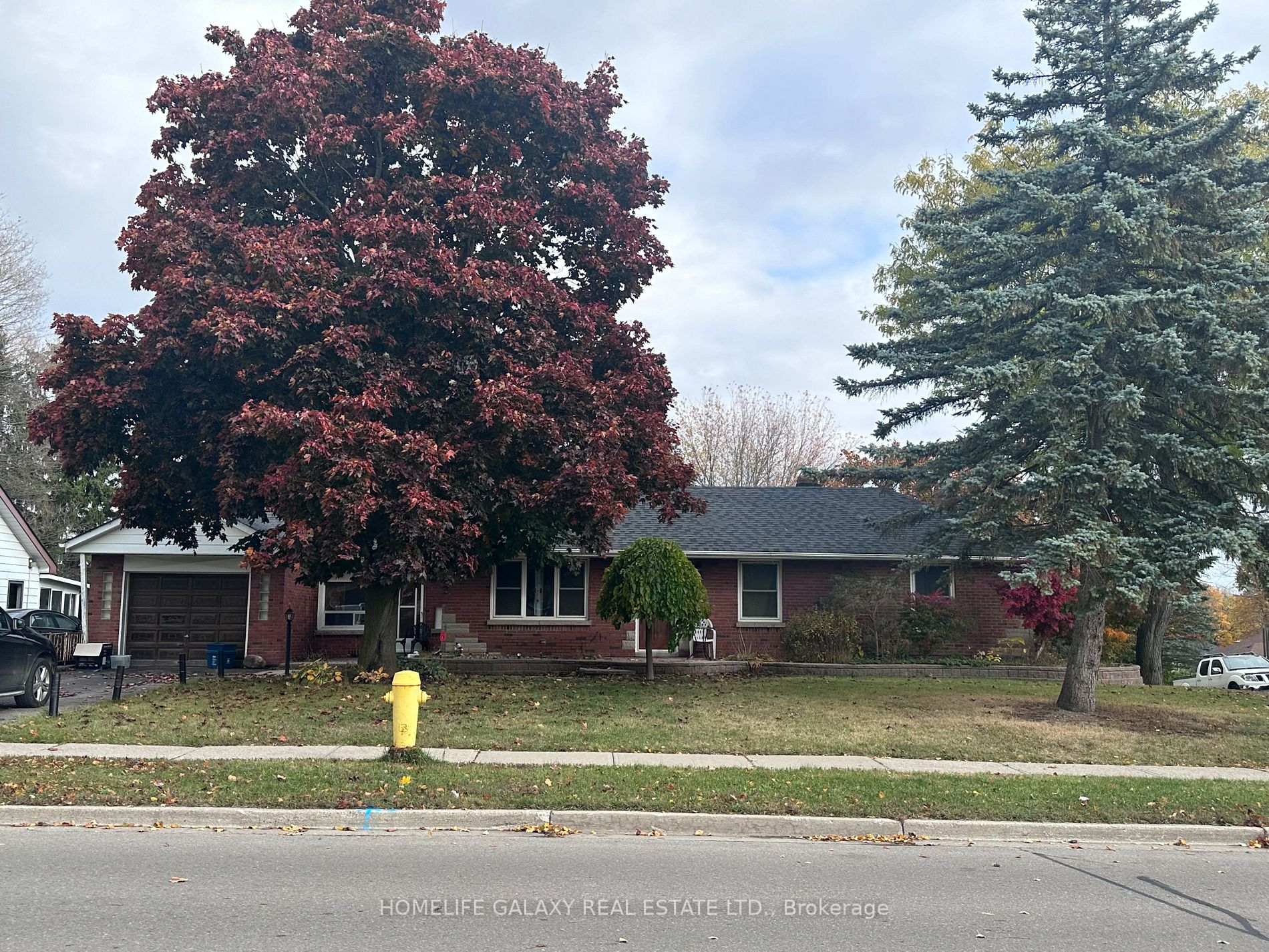 27 Centerfield Dr