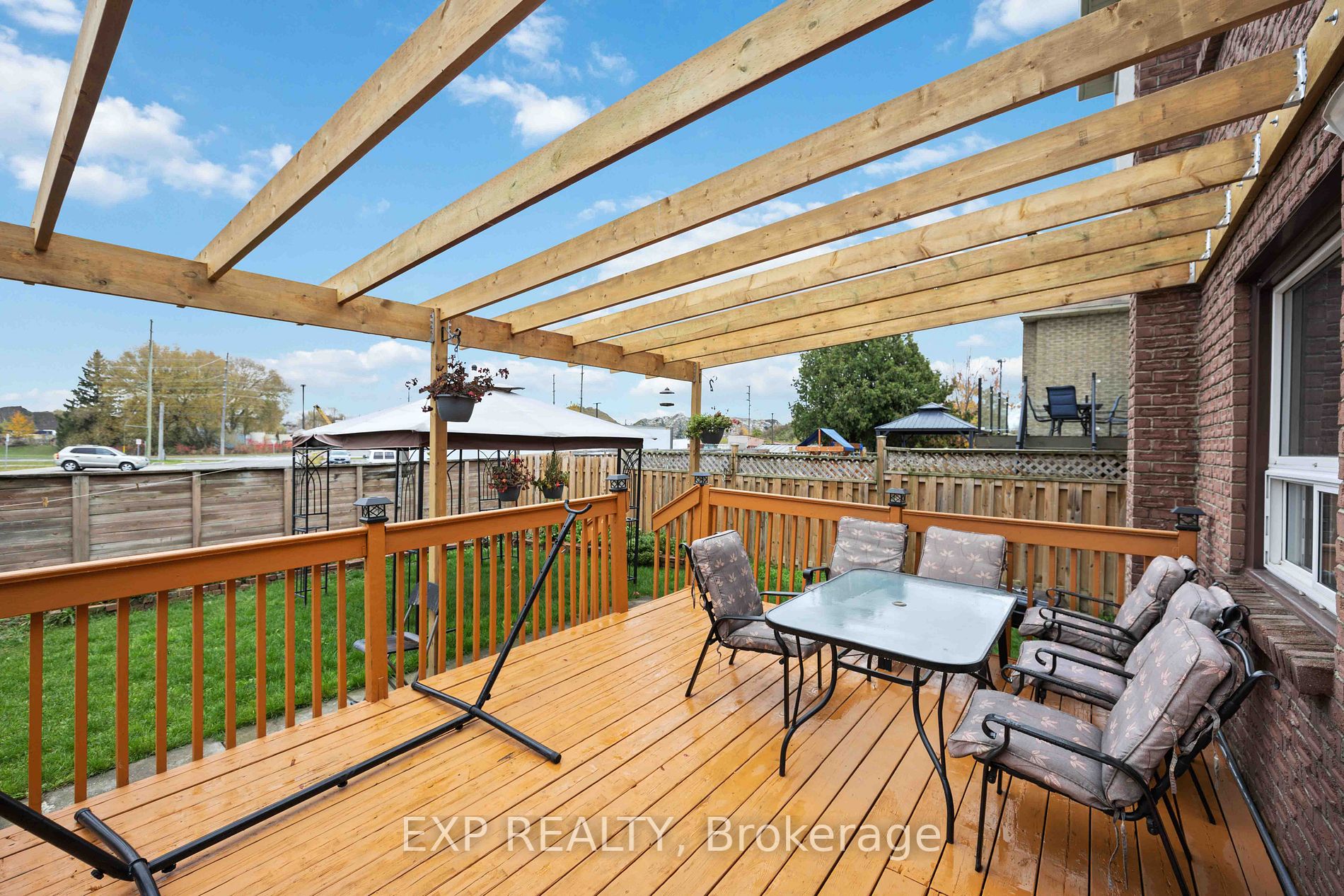 1561 Marshcourt Dr E