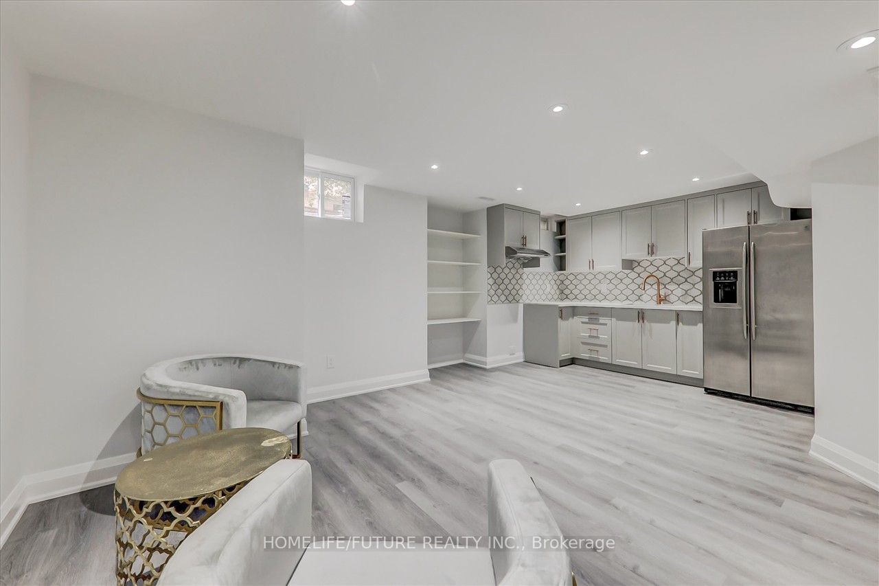 6 Southam St