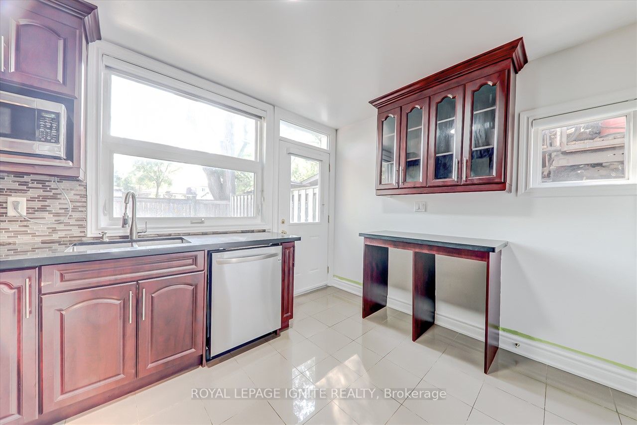 8 Fairwood Cres, #123