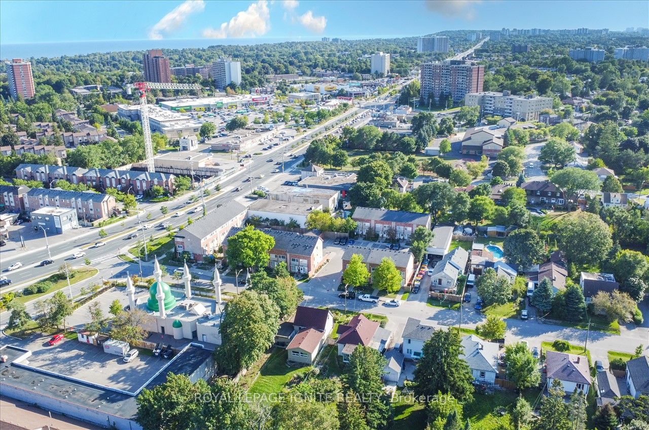 8 Fairwood Cres, #123