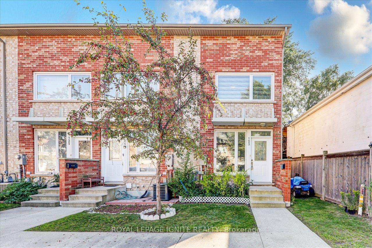 8 Fairwood Cres, #123