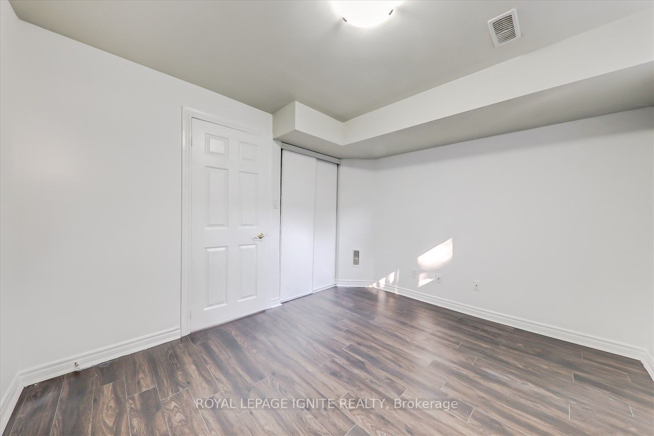 8 Fairwood Cres, #123
