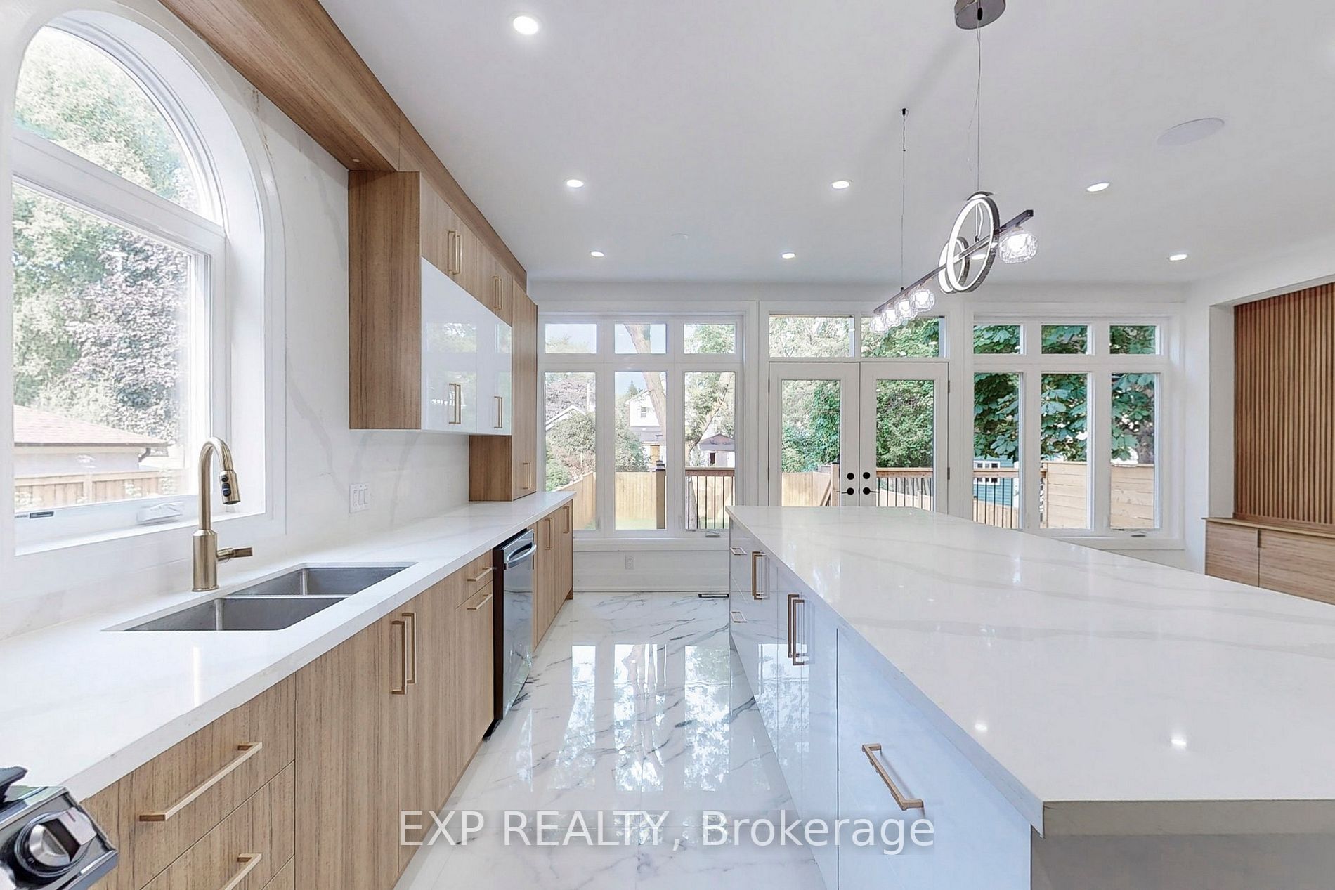 83 Kalmar Ave