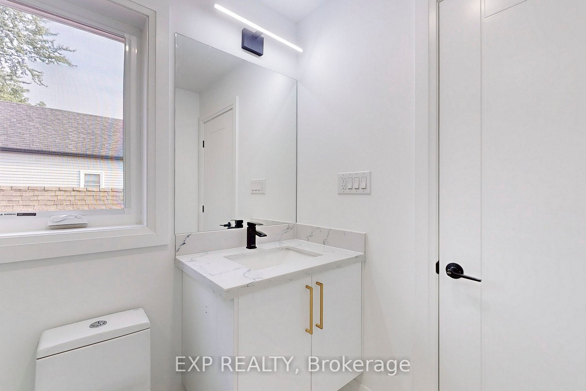 83 Kalmar Ave