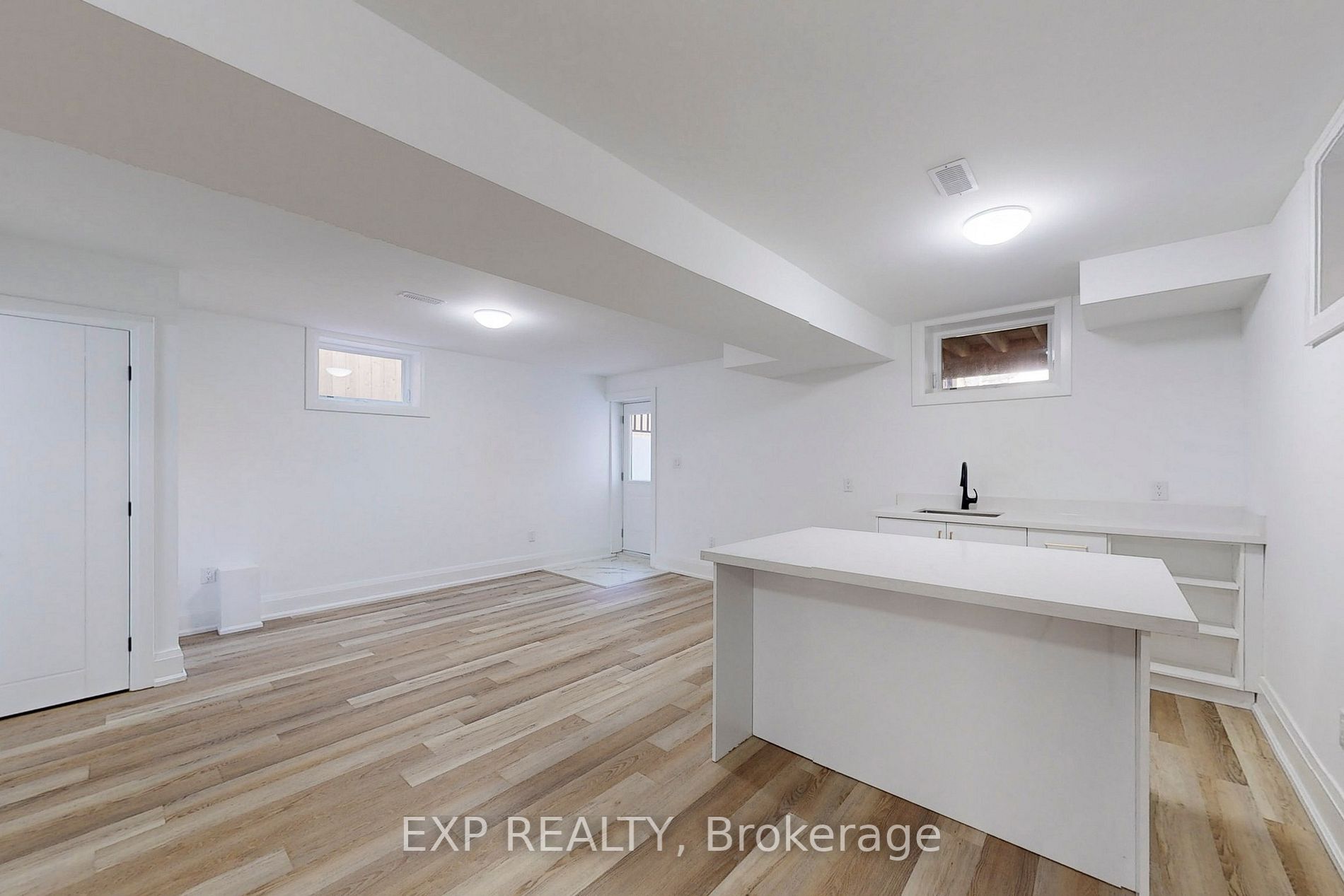 83 Kalmar Ave