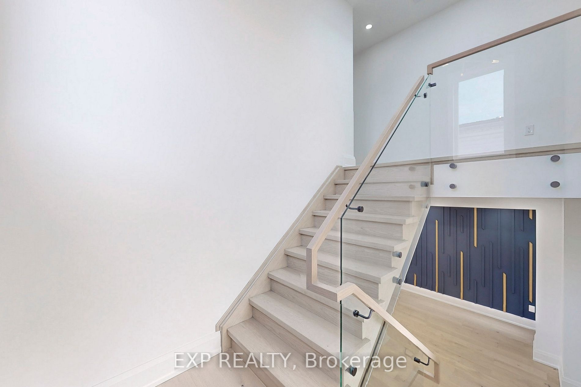 83 Kalmar Ave