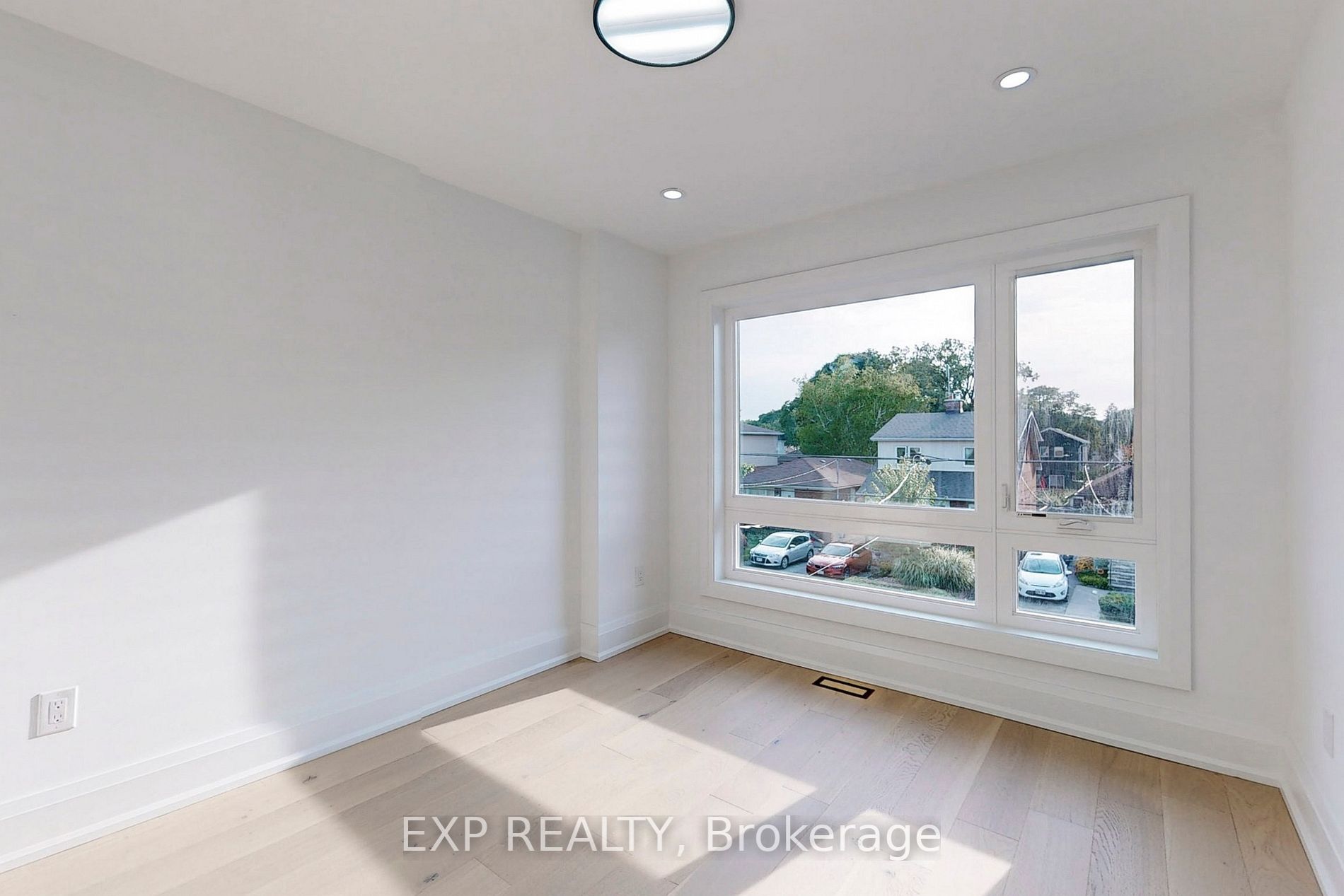 83 Kalmar Ave