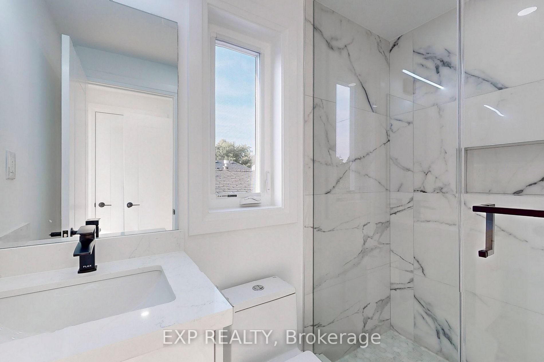 83 Kalmar Ave