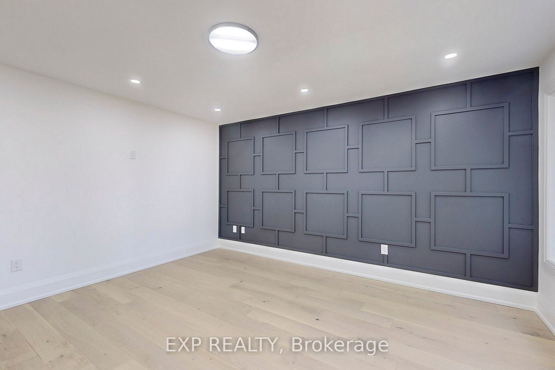 83 Kalmar Ave