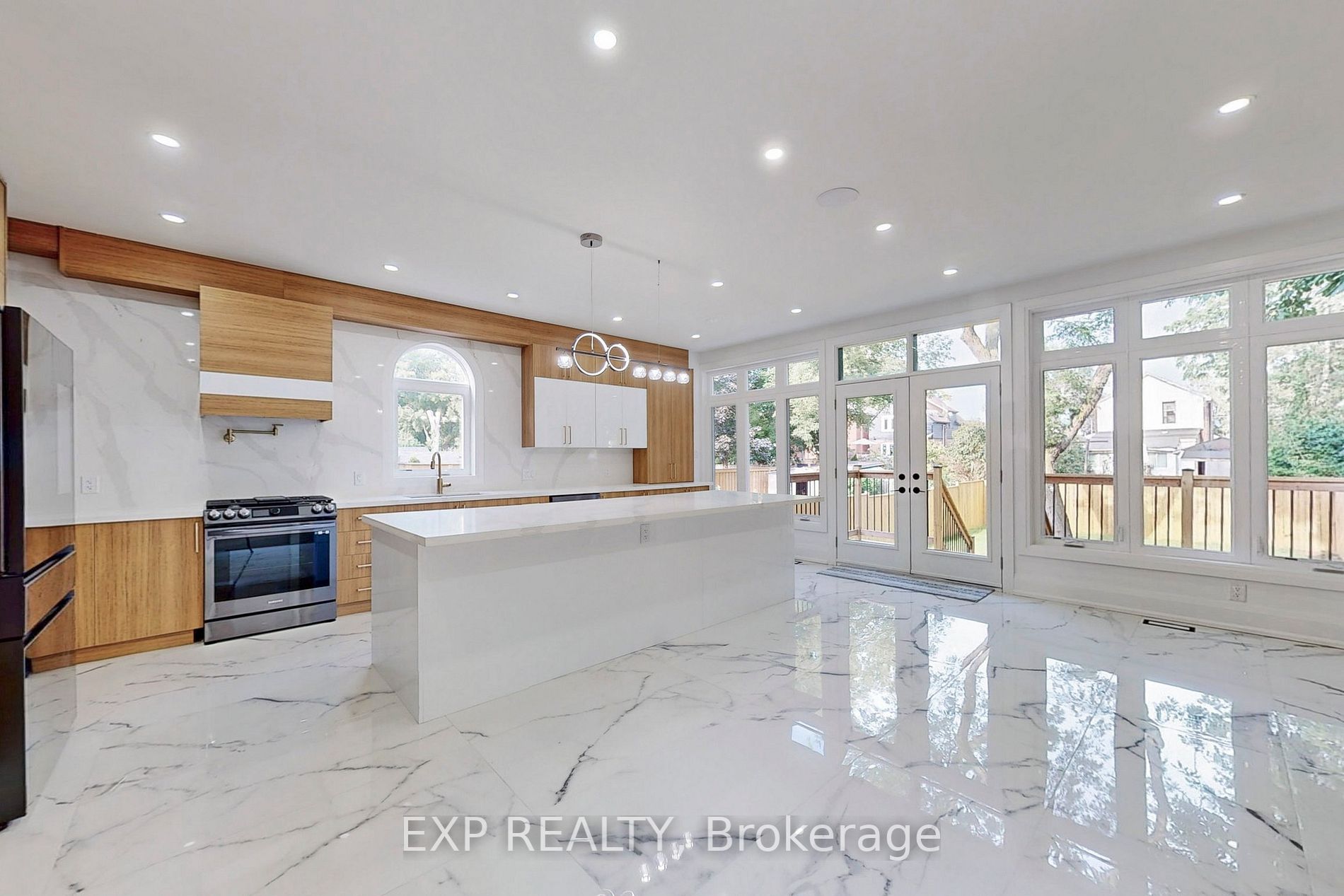 83 Kalmar Ave