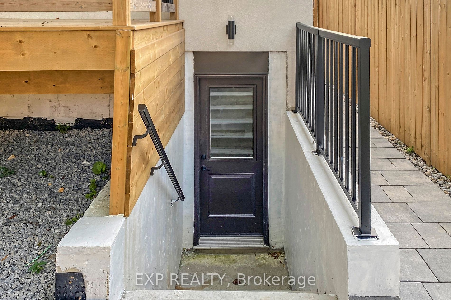 83 Kalmar Ave