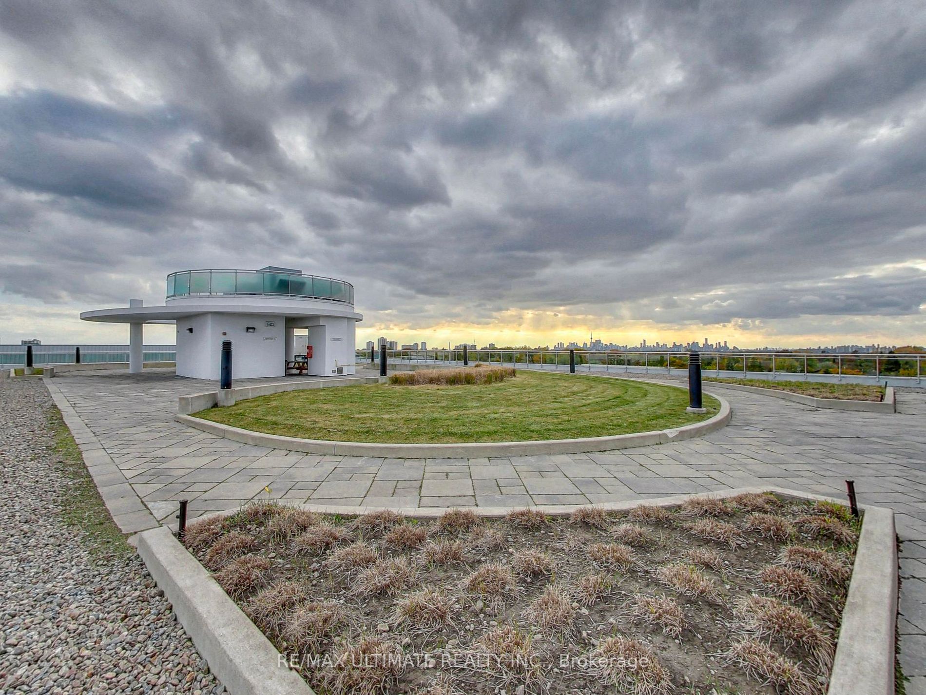 60 Fairfax Cres, #222