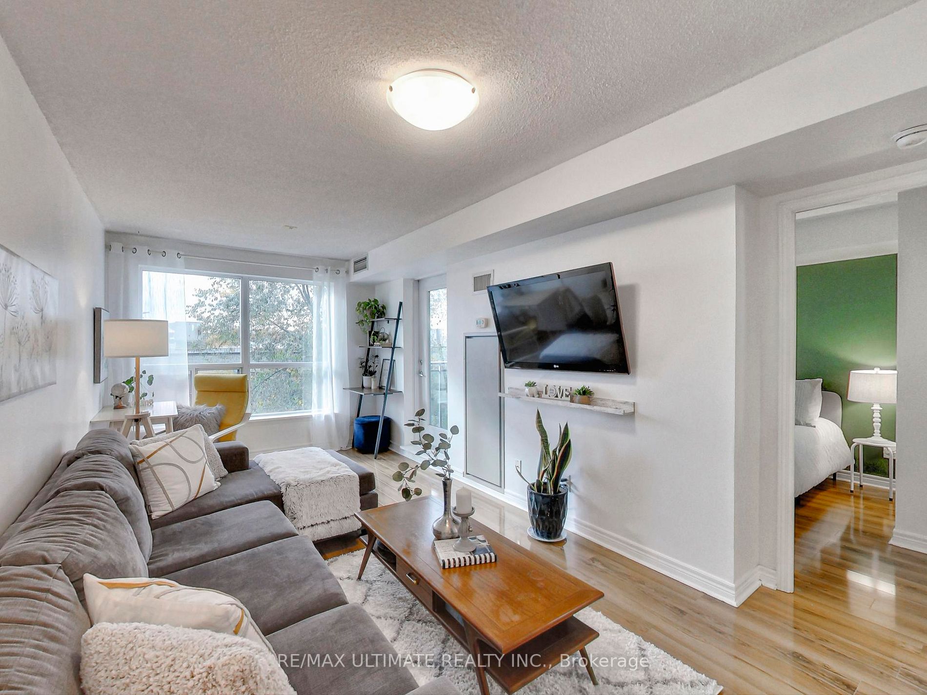 60 Fairfax Cres, #222