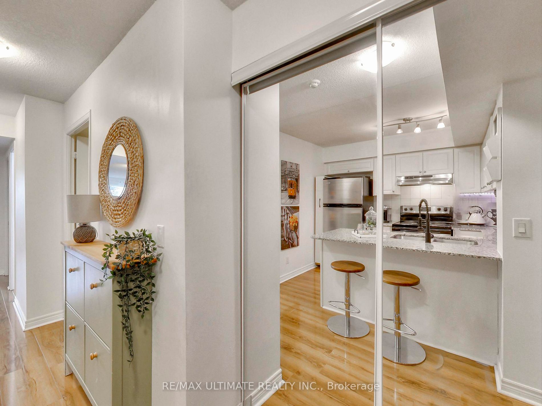 60 Fairfax Cres, #222