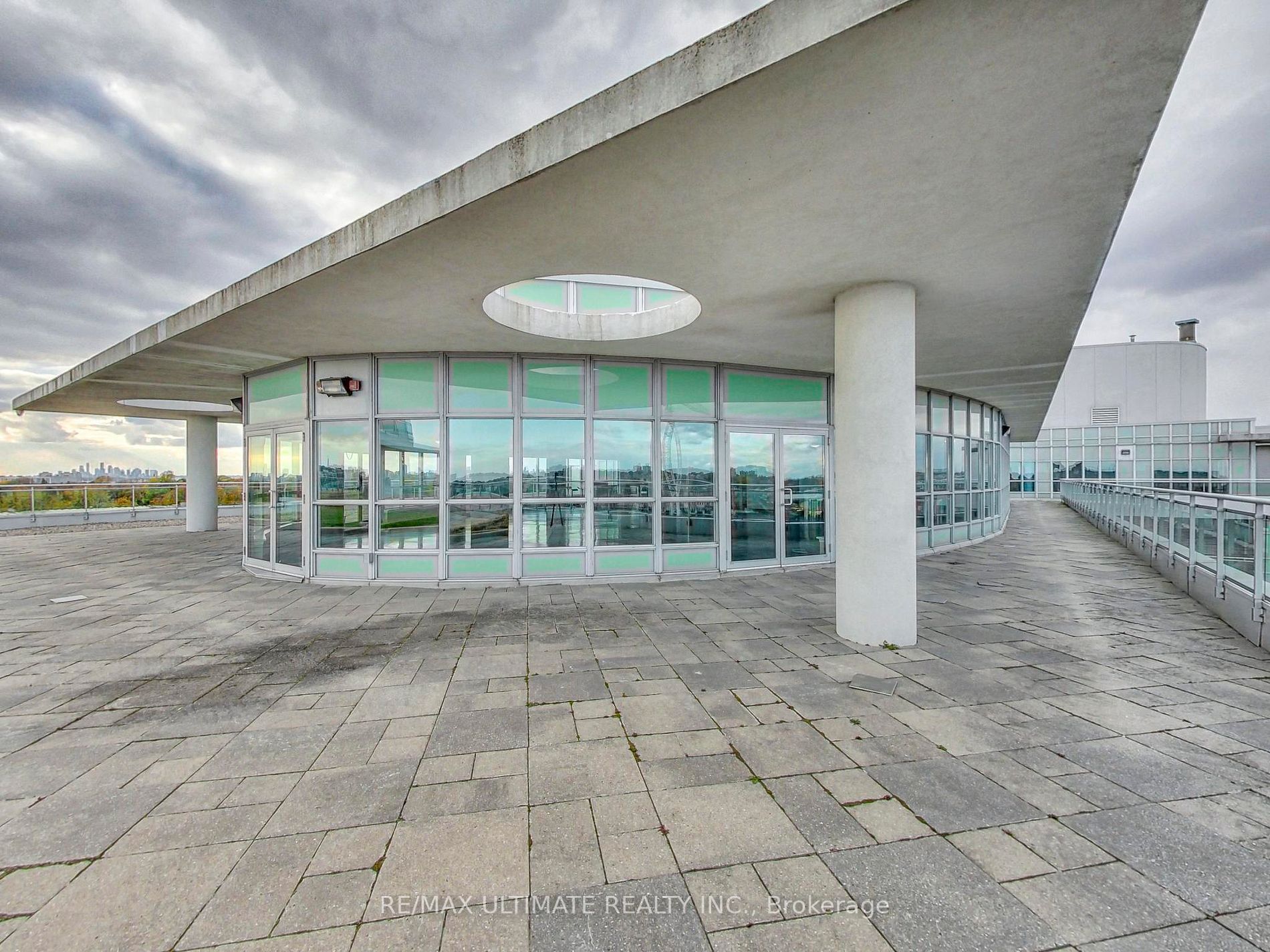 60 Fairfax Cres, #222