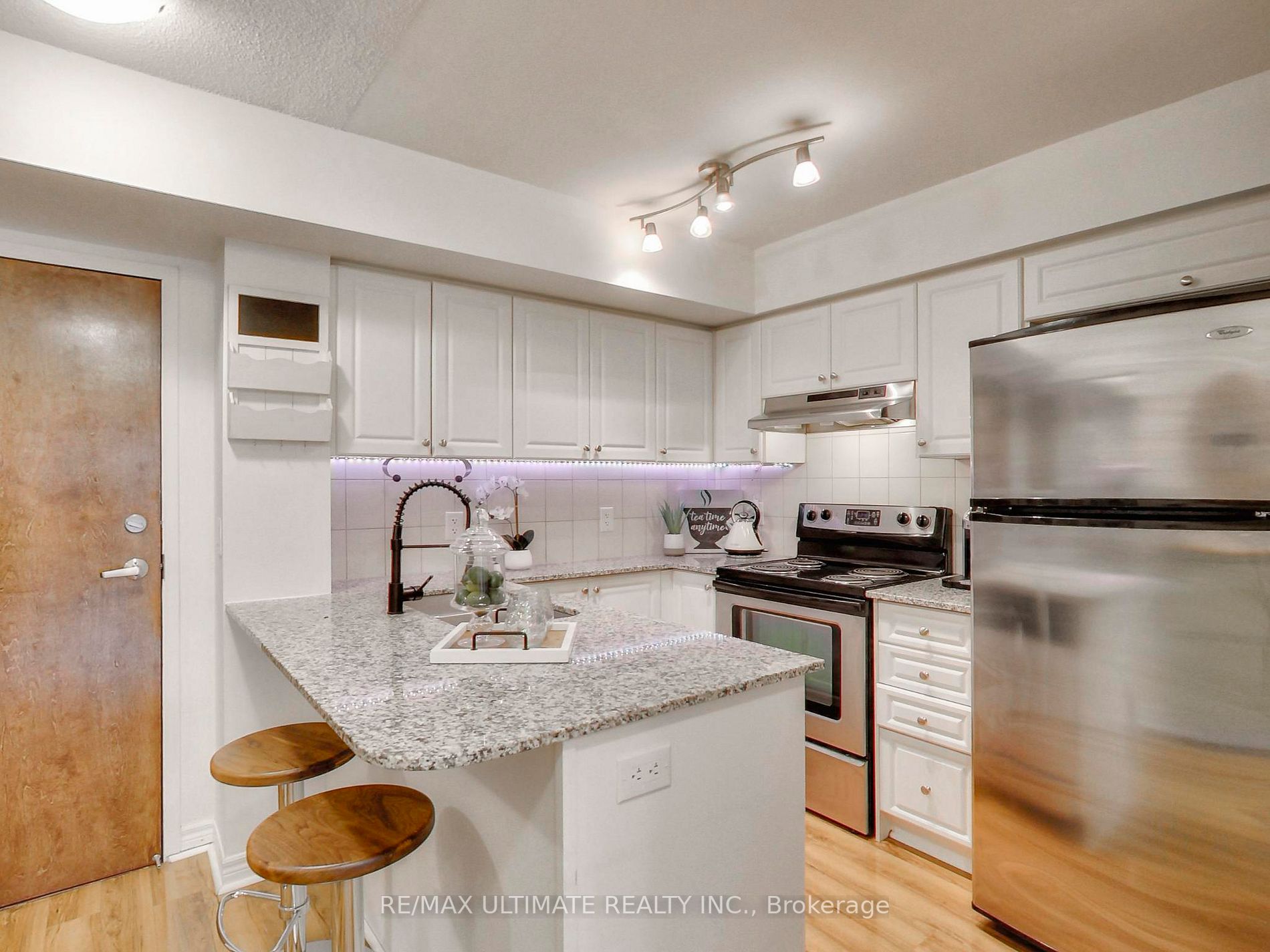 60 Fairfax Cres, #222