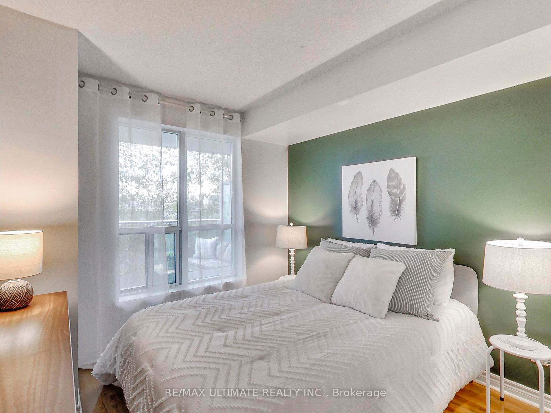 60 Fairfax Cres, #222