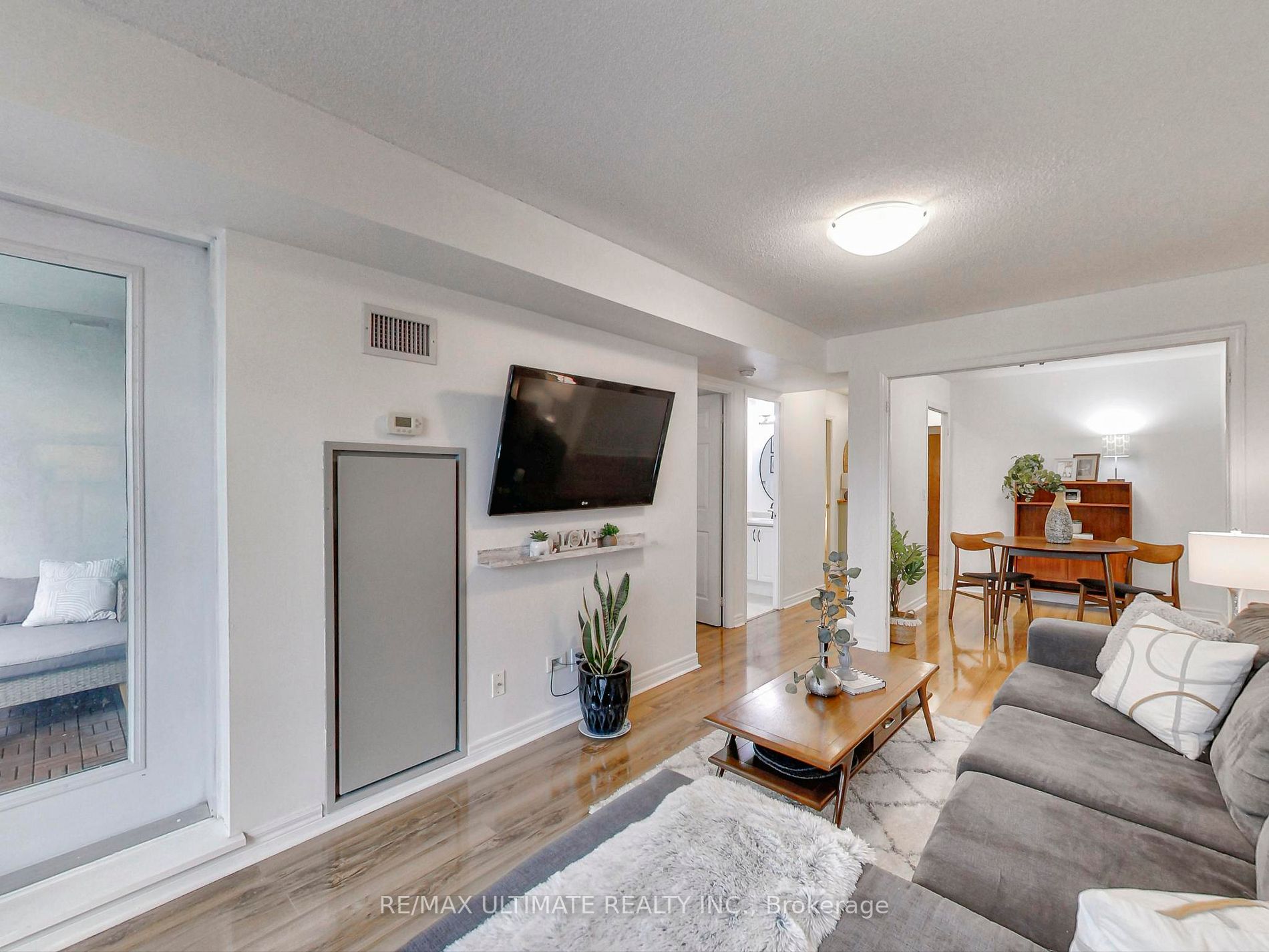 60 Fairfax Cres, #222