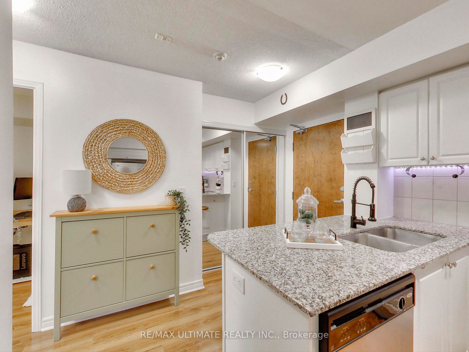 60 Fairfax Cres, #222
