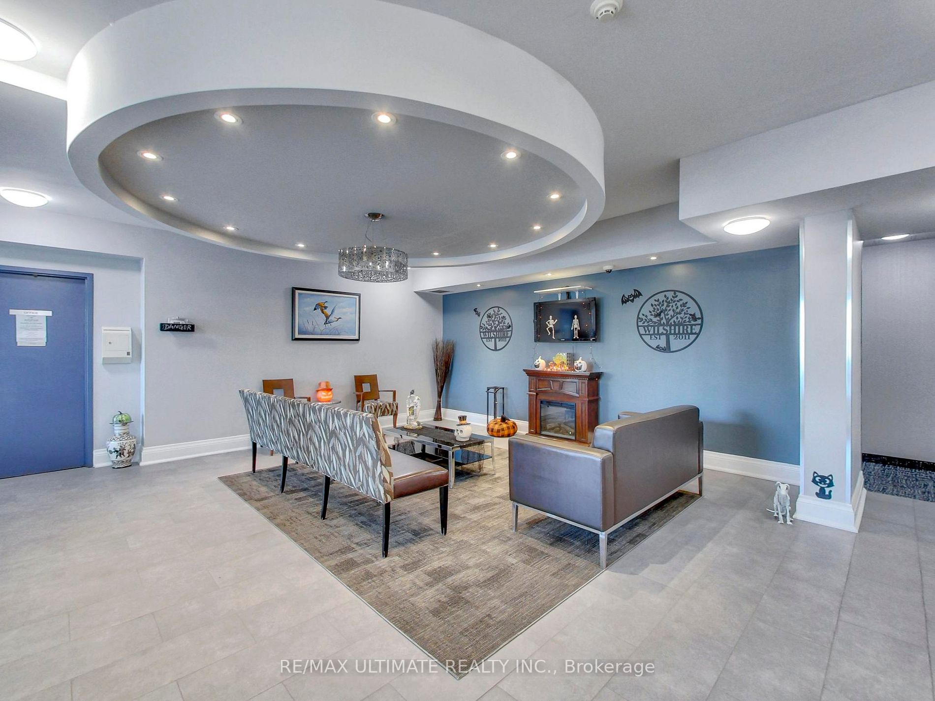 60 Fairfax Cres, #222