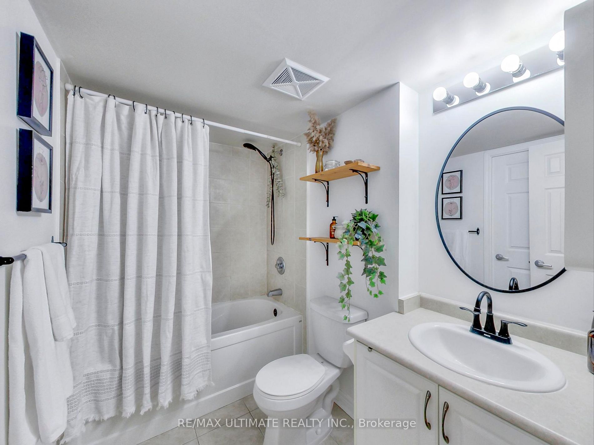 60 Fairfax Cres, #222