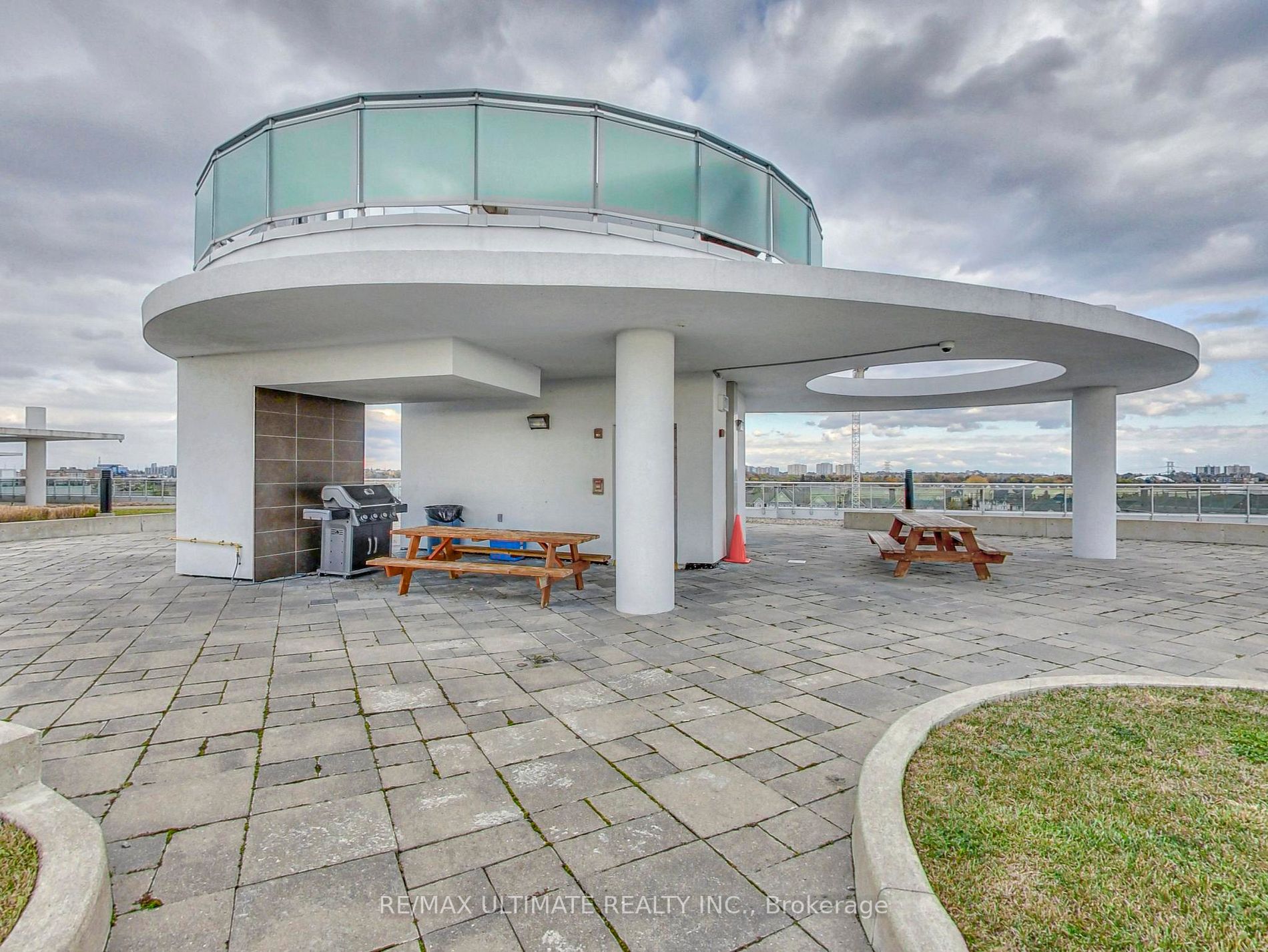 60 Fairfax Cres, #222