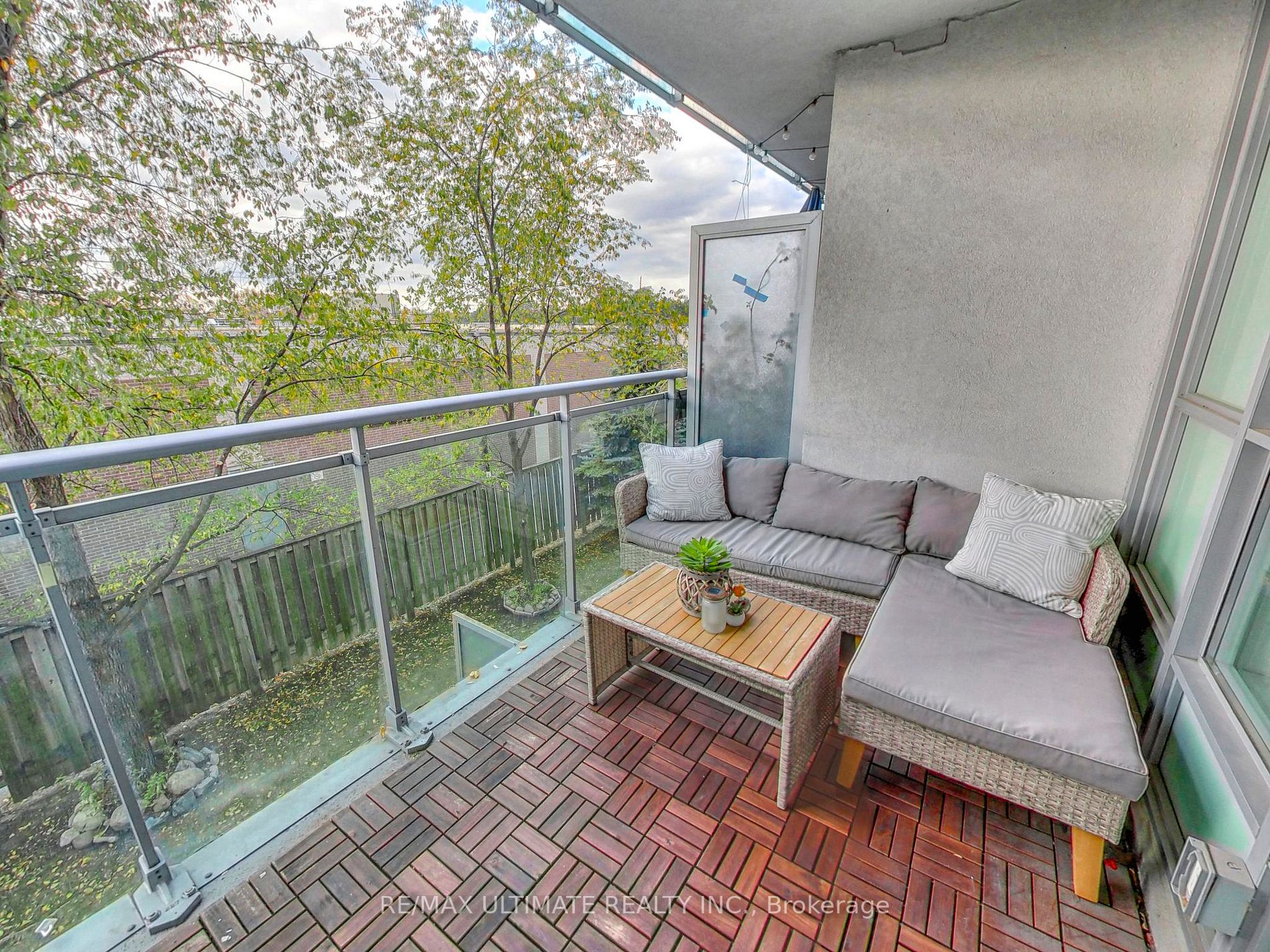 60 Fairfax Cres, #222