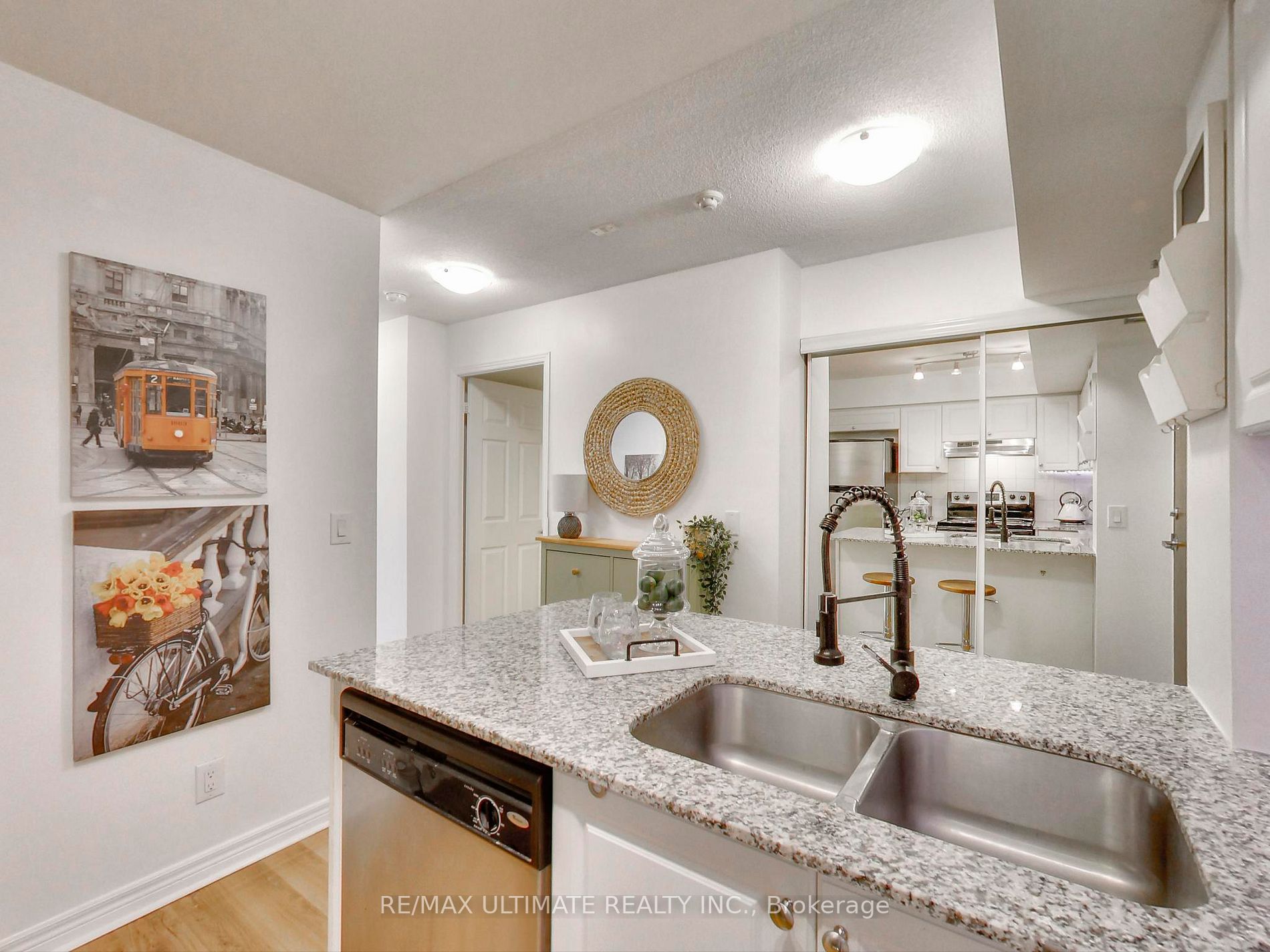 60 Fairfax Cres, #222
