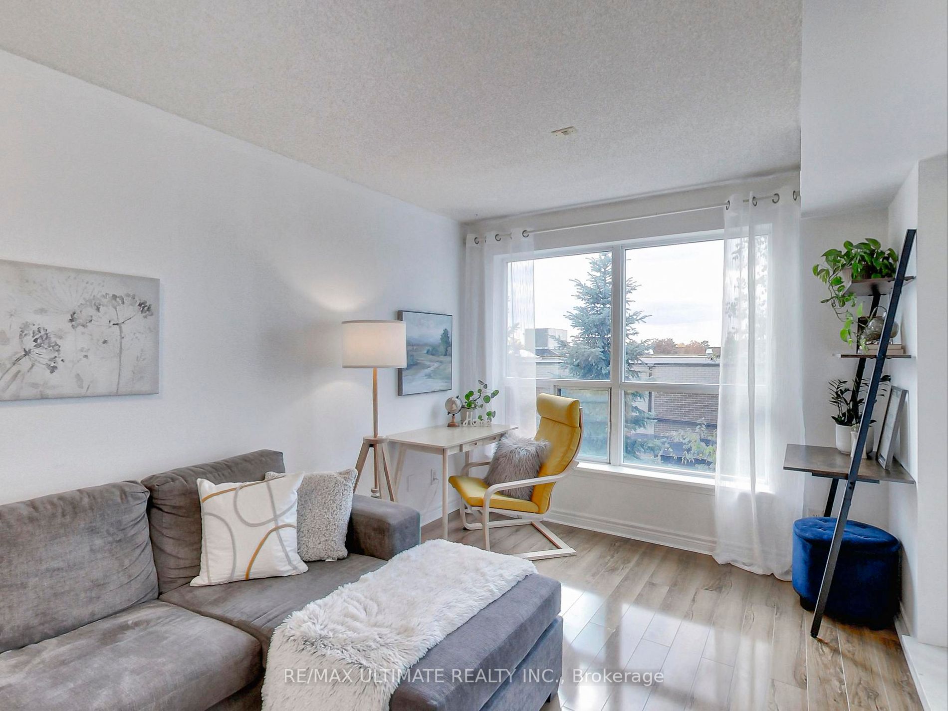 60 Fairfax Cres, #222