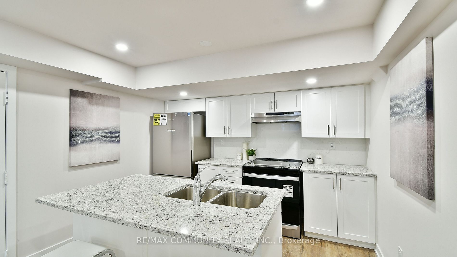 400 Finch Ave E, #5