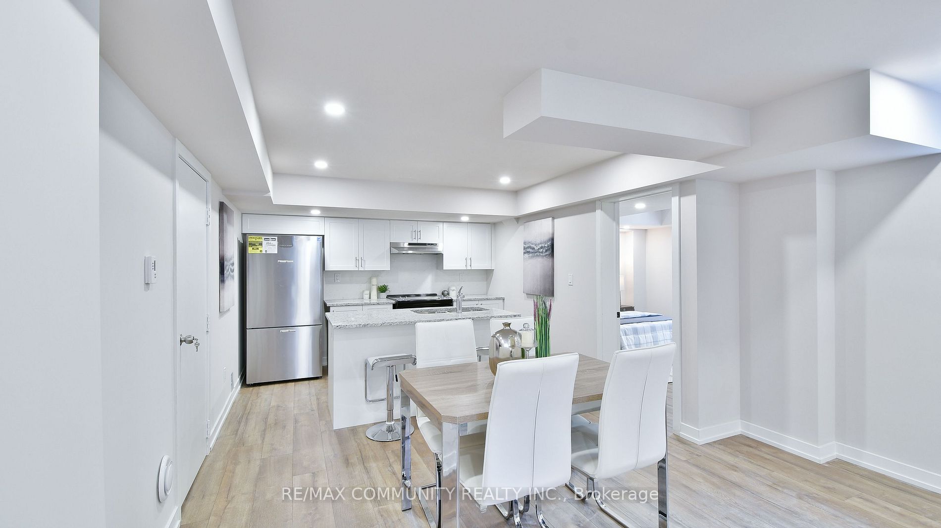 400 Finch Ave E, #5